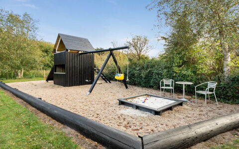 Soeren - 300M from the Sea: Legetøjsrutsjebane, Legepladsudstyr, Chute, Have, Backyard, Skygge, Landscaping, Lawn, Legeplads, Design