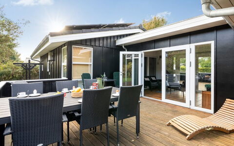 Soeren - 300M from the Sea: Træ, Hjem, Veranda, Dæk, Hårdttræ, Tag, Bejdse, Trægulve, Eco Hotel