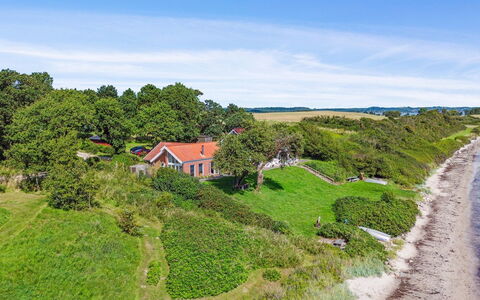 Bryngeir - 25M from the Sea: Gulvbelægning, Væg, Etage, Indretning, Træ, Loft, Trægulve, Belysning, Møbel, Laminat Gulv