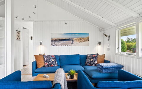 Lauha - 400M from the Sea: Træ, Couch, Møbel, Indretning, Hjem, Stue, Throw Pillow, Sommerhus, Værelse
