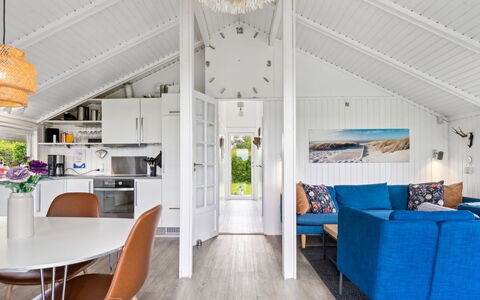 Lauha - 400M from the Sea: Indretning, Træ, Gulvbelægning, Møbel, Loft, Etage, Hjem, Trægulve, Stue, Couch