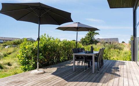 Bæver - 200M from the Sea: Træ, Hjem, Veranda, Dæk, Hårdttræ, Tag, Bejdse, Trægulve, Eco Hotel