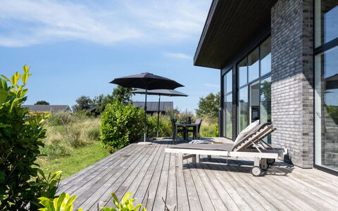 Bæver - 200M from the Sea: Træ, Hjem, Veranda, Dæk, Hårdttræ, Tag, Bejdse, Trægulve, Eco Hotel