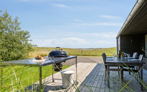 Bæver - 200M from the Sea: Træ, Hjem, Veranda, Dæk, Hårdttræ, Tag, Bejdse, Trægulve, Eco Hotel