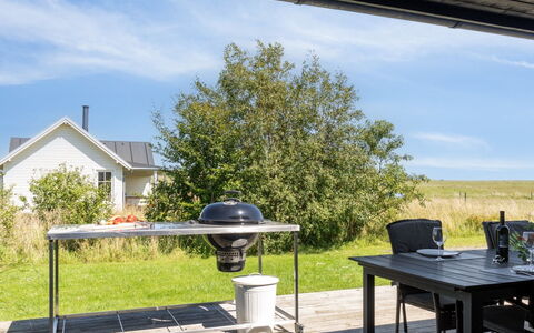 Bæver - 200M from the Sea: Træ, Hjem, Veranda, Dæk, Hårdttræ, Tag, Bejdse, Trægulve, Eco Hotel