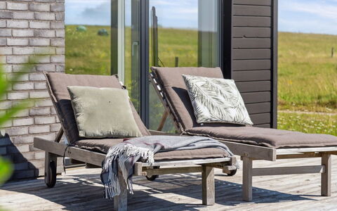 Bæver - 200M from the Sea: Træ, Hjem, Veranda, Dæk, Hårdttræ, Tag, Bejdse, Trægulve, Eco Hotel