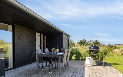 Bæver - 200M from the Sea: Træ, Hjem, Veranda, Dæk, Hårdttræ, Tag, Bejdse, Trægulve, Eco Hotel