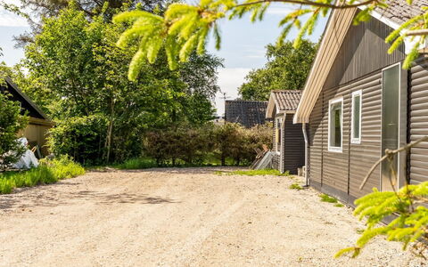 Kanerva - 100M to the Fjord: Græs, Træ, Landdistrikt, Busk, Sommerhus, Tag, Almindeligt, Land Lot, Hjem, Bunddække