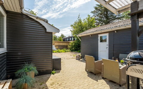 Kanerva - 100M to the Fjord: Græs, Træ, Landdistrikt, Busk, Sommerhus, Tag, Almindeligt, Land Lot, Hjem, Bunddække