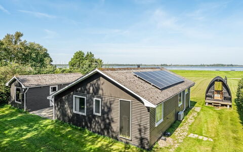 Kanerva - 100M to the Fjord: Græs, Træ, Landdistrikt, Busk, Sommerhus, Tag, Almindeligt, Land Lot, Hjem, Bunddække