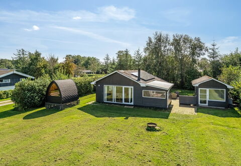 Kanerva - 100M to the Fjord: Græs, Hus, Sommerhus, Hjem, Landdistrikt, Lawn, Have, Estate, Stuehus, Gård