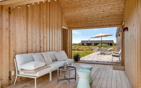 Onni - 250M from the Sea: Hus, Hjem, Tag, Boligområde, Sommerhus, Estate, Stuehus, Lawn, Landscaping, Sidespor