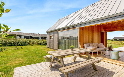 Onni - 250M from the Sea: Hus, Hjem, Tag, Boligområde, Sommerhus, Estate, Stuehus, Lawn, Landscaping, Sidespor