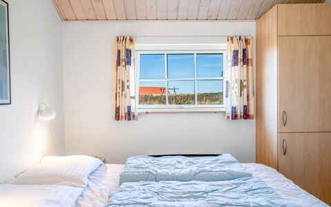 Winona - 600M from the Sea: Hjem, Soveværelse, Dagslys, Seng, Sengetøj, Hotel, Sengetøj