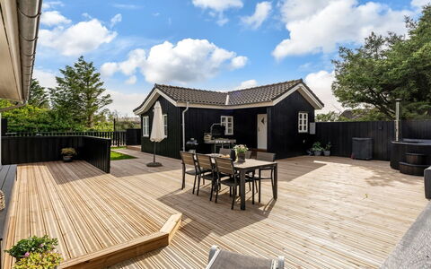 Ani - 700M from the Sea: Træ, Hjem, Veranda, Dæk, Hårdttræ, Tag, Bejdse, Trægulve, Eco Hotel