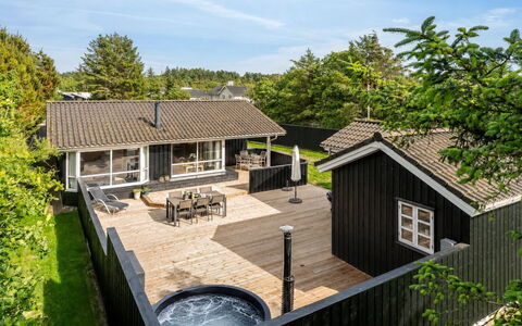Ani - 700M from the Sea: Tag, Hus, Hjem, Sommerhus, Kompositmateriale, Have, Backyard, Estate, Dæk, Garden Bygninger