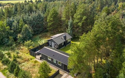 Josina - 1.3Km from the Sea: Bjergrige Landskabsformer, Bjerg, Bakke, Bjergkæde, Hill Station, Menneskelig Bosættelse, Urban Design, Alps, Dal, Topmøde