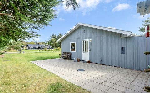 Gisella - 900M from the Sea: Hjem, Land Lot, Sommerhus, Lawn, Sidespor, Bunddække, Have, Estate, Landscaping, Gård