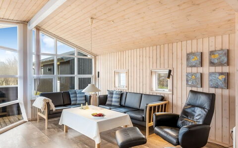 Dagmar - 500M from the Sea: Træ, Indretning, Møbel, Loft, Couch, Gulvbelægning, Stue, Etage, Værelse, Hjem