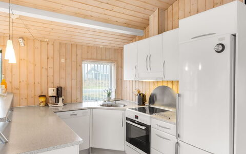 Dagmar - 500M from the Sea: Træ, Køkken, Køkken Apparat, Countertop, Indretning, Hjem, Gulvbelægning, Loft, Større Bandage, Etage