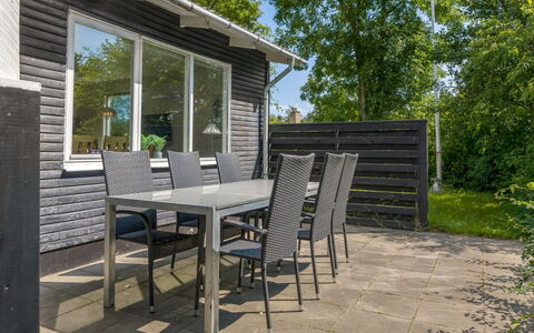 France - 5Km from the Sea: Møbel, Indretning, Gulvbelægning, Etage, Loft, Værelse, Stol, Bord, Lejlighed, Køkken & Spisebord