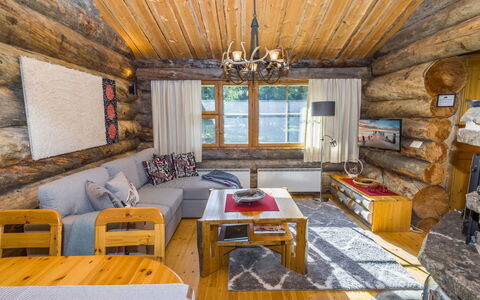 Kelokanerva: Træ, Loft, Indretning, Bjælkehytte, Værelse, Sommerhus, Stue, Bejdse, Hårdttræ, Naturmateriale