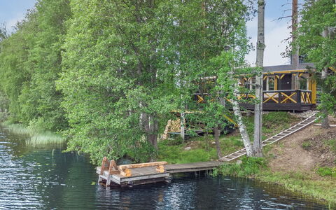 Katajamäki: Møbel, Indretning, Gulvbelægning, Etage, Bord, Loft, Køkken & Spisebord, Belysning, Stol, Hjem