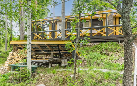 Katajamäki: Møbel, Indretning, Gulvbelægning, Etage, Bord, Loft, Køkken & Spisebord, Belysning, Stol, Hjem