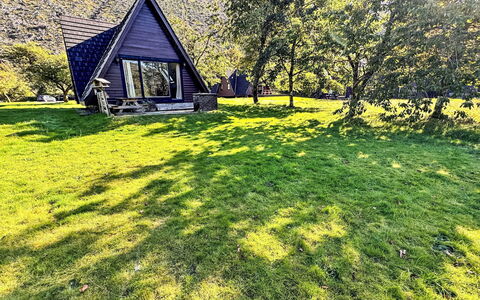 Lodge 6: Plante, Natur, Blad, Naturlige Landskab, Træ, Land Lot, Græs, Sollys, Hus