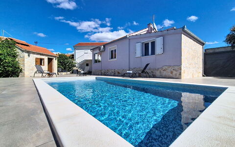 Nancy: Blå, Svømmepøl, Boligområde, Kompositmateriale, Estate, Beton, Udvej, Water Feature, Villa, Hotel