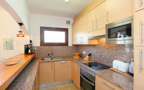 Falconera: Ejendom, Værelse, Countertop, Cabinetry, Møbel, Ejendom, Køkken, Indretning, Håndvask, Bygning