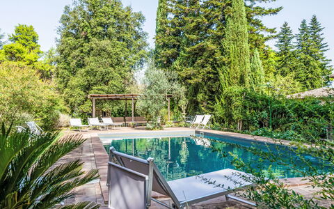Il Giardino di Eugenia: Vand, Plante, Himmel, Plantesamfund, Natur, Træ, Naturlige Landskab, Botanik, Vegetationen, Svømmepøl
