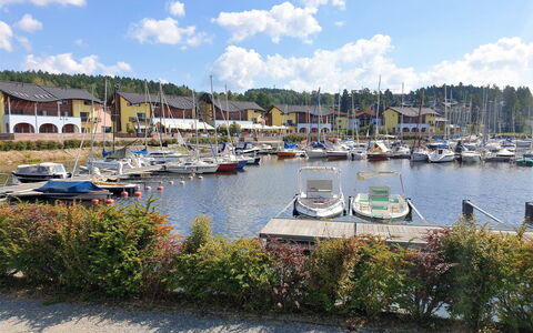 Residence Lipno: Himmel, Ejendom, Møbel, Bord, Azure, Stol, Bygning, Vindue, Skygge, Arkitektur