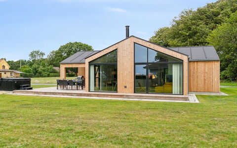 Wilgrib - 50M from the Sea: Træ, Tag, Arkitektur, Hjem, Hus, Sommerhus, Sidespor, Hårdttræ, Hældning, Estate