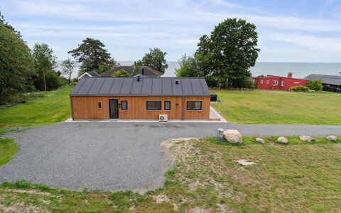 Wilgrib - 50M from the Sea: Træ, Tag, Arkitektur, Hjem, Hus, Sommerhus, Sidespor, Hårdttræ, Hældning, Estate