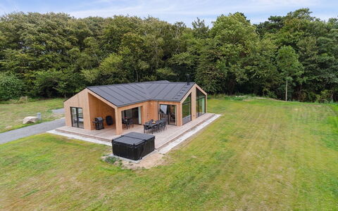 Wilgrib - 50M from the Sea: Træ, Tag, Arkitektur, Hjem, Hus, Sommerhus, Sidespor, Hårdttræ, Hældning, Estate