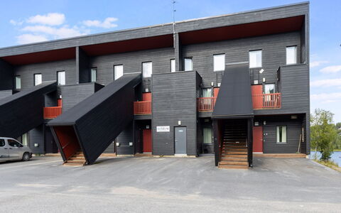 Skivillas 47 Ukkohalla (A8): Møbel, Indretning, Gulvbelægning, Etage, Bord, Loft, Køkken & Spisebord, Belysning, Stol, Hjem