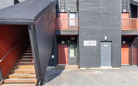 Skivillas 47 Ukkohalla (A8): Møbel, Indretning, Gulvbelægning, Etage, Bord, Loft, Køkken & Spisebord, Belysning, Stol, Hjem