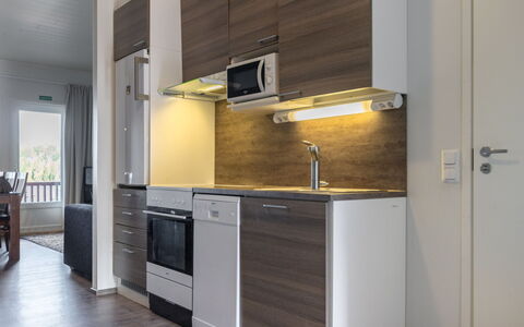 Skivillas 47 Ukkohalla (A8): Møbel, Indretning, Gulvbelægning, Etage, Bord, Loft, Køkken & Spisebord, Belysning, Stol, Hjem