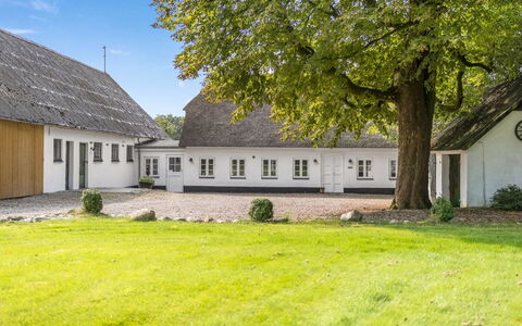 Vinni - 25Km from the Sea: Hjem, Sommerhus, Veranda, Hårdttræ, Sidespor, Dæk, Skygge, Planke, Estate, Garden Bygninger