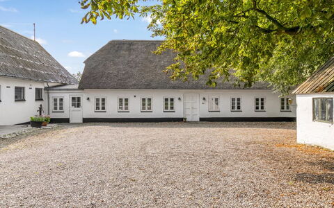 Vinni - 25Km from the Sea: Hjem, Sommerhus, Veranda, Hårdttræ, Sidespor, Dæk, Skygge, Planke, Estate, Garden Bygninger