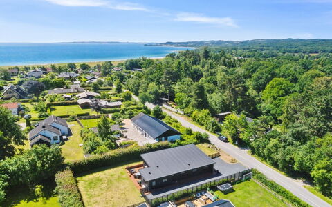 Thorkjell - 350M from the Sea: Træ, Hjem, Veranda, Dæk, Hårdttræ, Tag, Bejdse, Trægulve, Eco Hotel