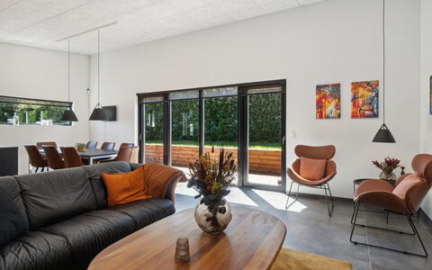 Thorkjell - 350M from the Sea: Træ, Hjem, Veranda, Dæk, Hårdttræ, Tag, Bejdse, Trægulve, Eco Hotel