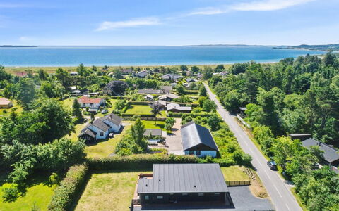 Thorkjell - 350M from the Sea: Træ, Hjem, Veranda, Dæk, Hårdttræ, Tag, Bejdse, Trægulve, Eco Hotel