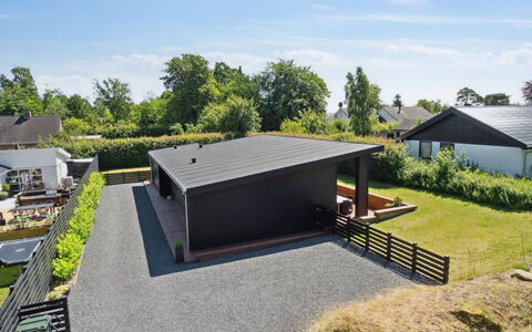 Thorkjell - 350M from the Sea: Træ, Hjem, Veranda, Dæk, Hårdttræ, Tag, Bejdse, Trægulve, Eco Hotel