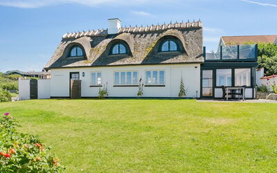 Susan - 20M from the Sea