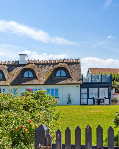 Susan - 20M from the Sea