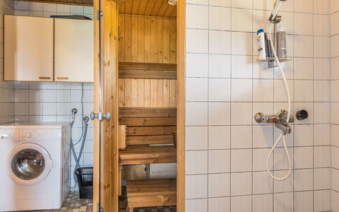 Mansikkaranta 1: Møbel, Indretning, Gulvbelægning, Etage, Bord, Loft, Køkken & Spisebord, Belysning, Stol, Hjem