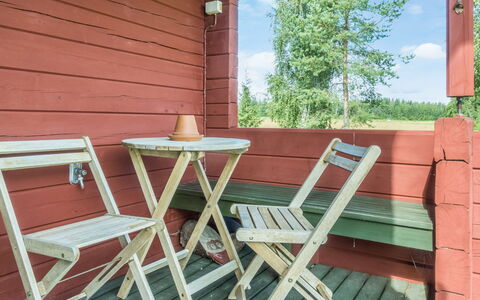 Mansikkaranta 1: Møbel, Indretning, Gulvbelægning, Etage, Bord, Loft, Køkken & Spisebord, Belysning, Stol, Hjem