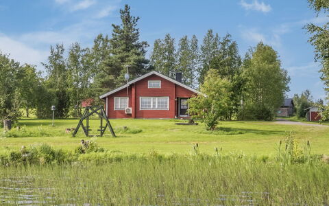 Mansikkaranta 1: Møbel, Indretning, Gulvbelægning, Etage, Bord, Loft, Køkken & Spisebord, Belysning, Stol, Hjem